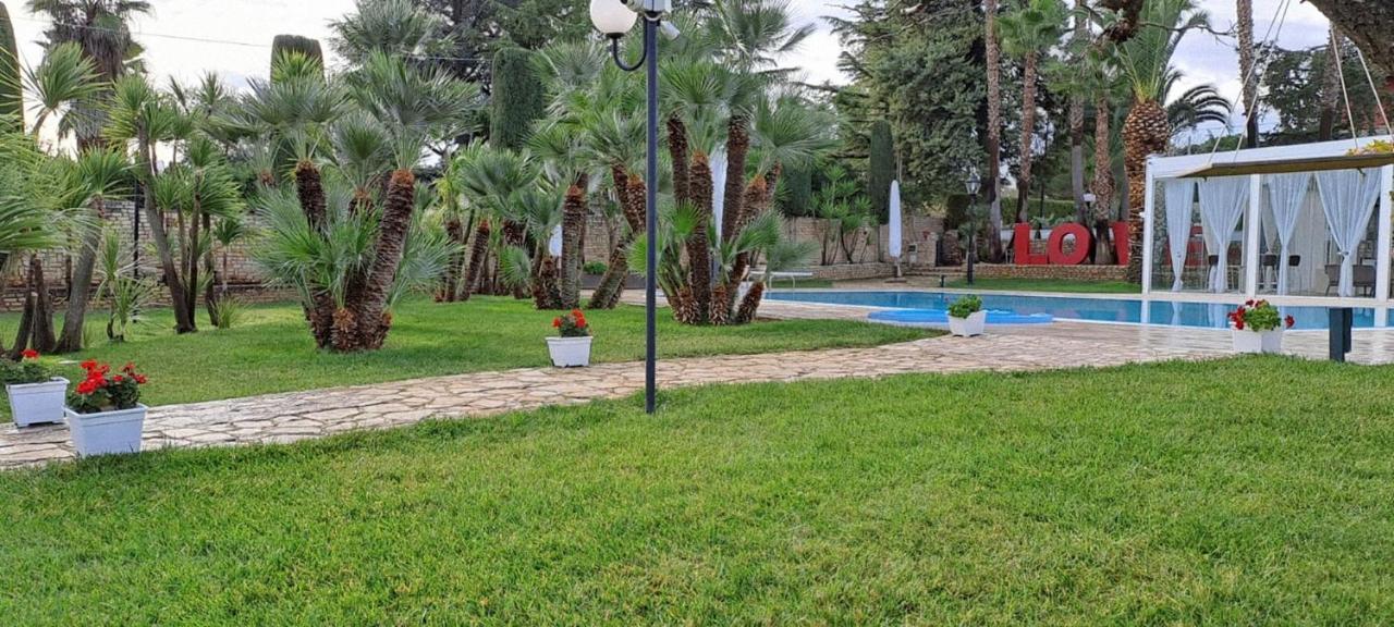 B&B Villa Adriana Andria Bagian luar foto