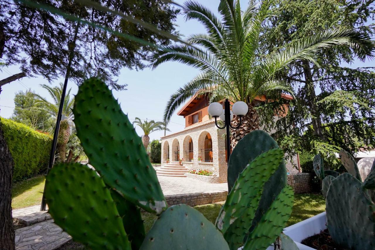 B&B Villa Adriana Andria Bagian luar foto